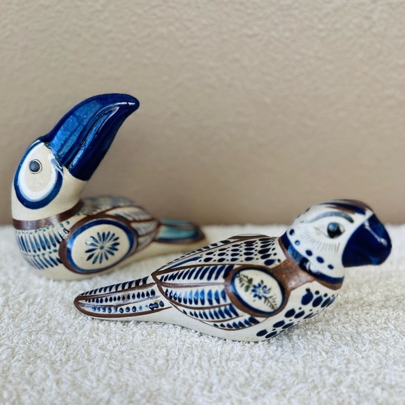 Handmade Other - Vintage Tonala Mexican folk art Hand painted Pottery Ceramic Toucan Parrot Birds